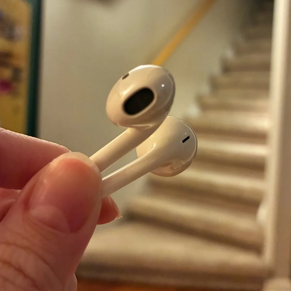 APPLE | earbuds lightening connector